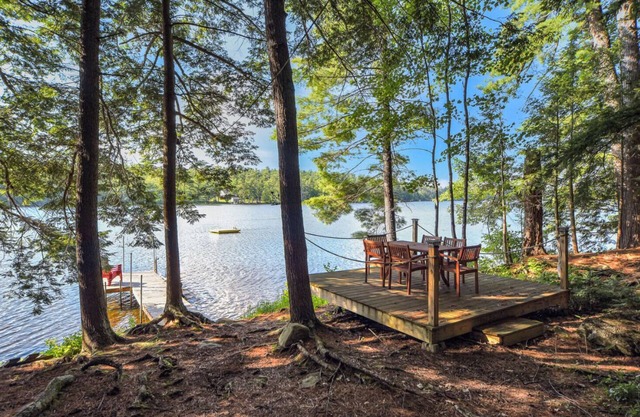 Quintessential Maine cabin w/private waterfront