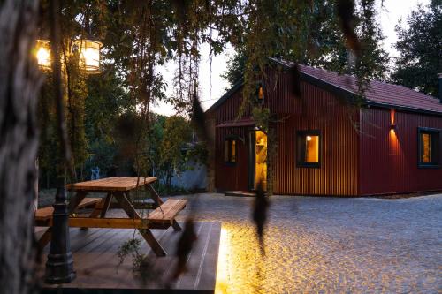 Quintinha do Varoso - Little Red Cottage House