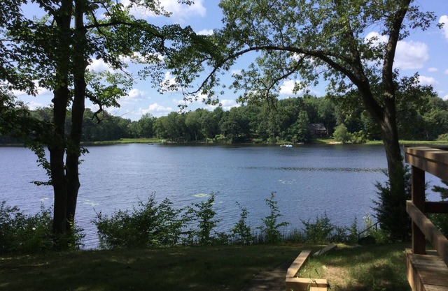 Quite Cottage on Private Lake w/Fishing Boat Included!