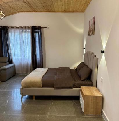 Qyteza Guest House & Camping