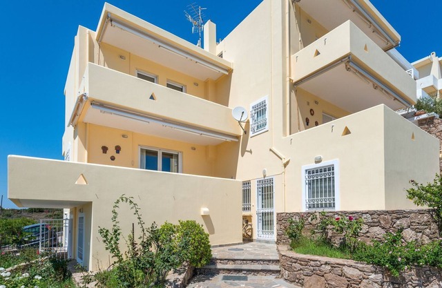 R 1309 Doolay Villa Adamite (4 bedroom) With Stereo system with CD, Sea view & Safe Deposit Box