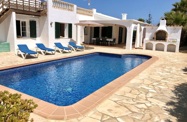 RACÓ BLAU, individual villa with pool, 3 minutes walk to various coves