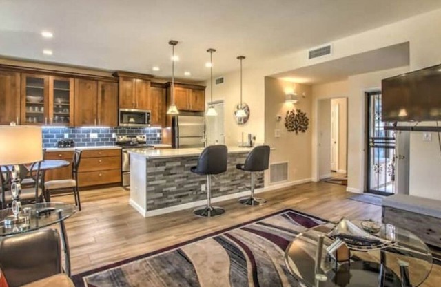 Racquet Club/ 1 bedroom condo
