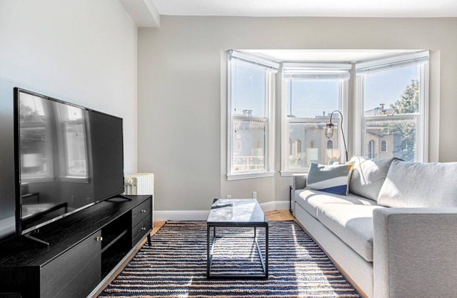 Rad Marina District 2BR w/W/D, walk to Parks & Presidio, by Blueground
