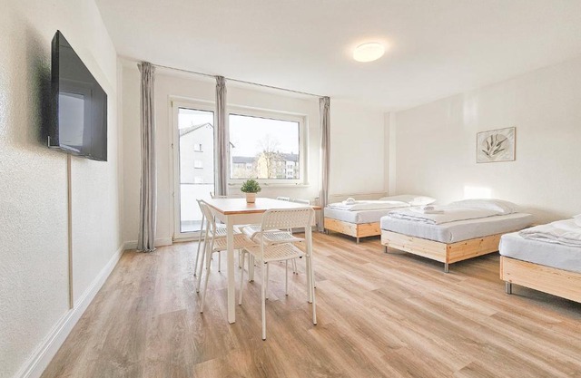 RAJ Living - Monteurwohnung - 2 Schlafzimmer - Küche - Balkon - Waschmaschine - 25 Min zur Messe DUS