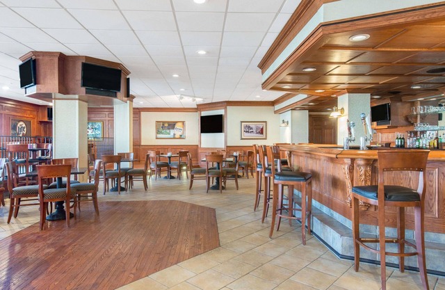 Ramada by Wyndham Cumberland Downtown