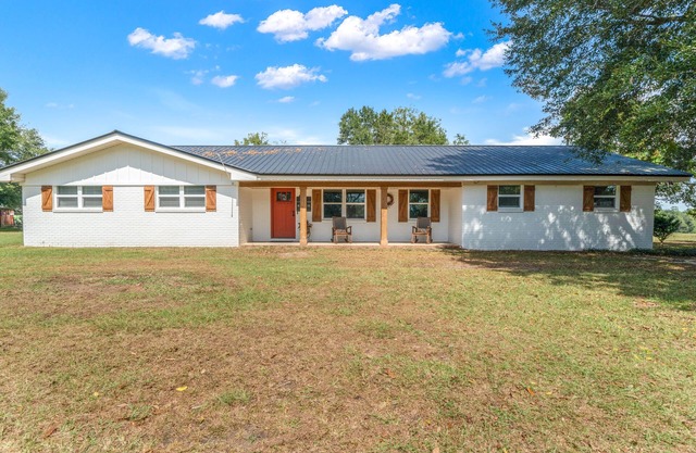 Ranch Getaway, Large Groups Accomodations possible, within an hour to the beach!