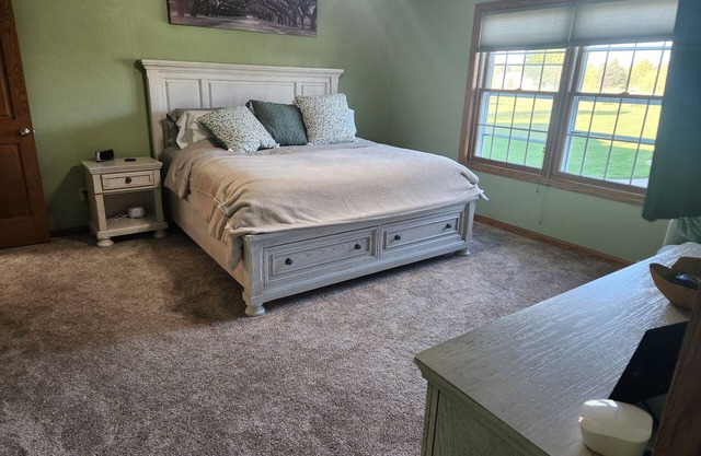 Ranch Home with 5 bedrooms and large yard! Less than 10 minutes to Hwy 41.