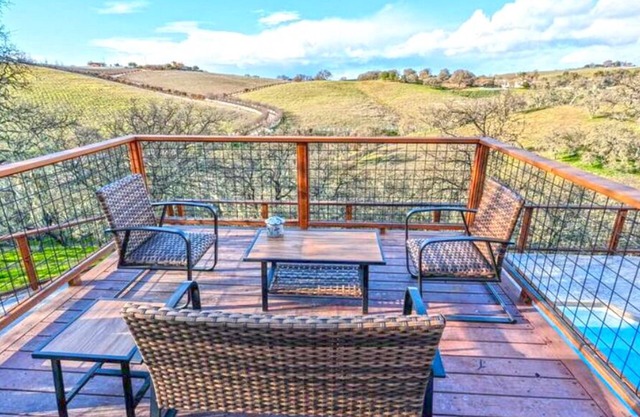 Ranch House Bungalow - Designer bungalow with views, pool, fire pit, hiking