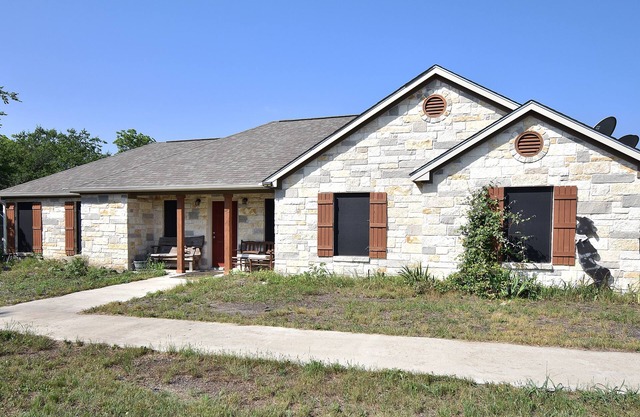 Ranch Stlye open floor plan, w/hottub