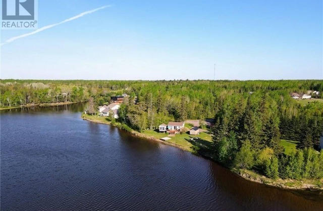 Randyer Riverside Getaway -Local to all ammenities