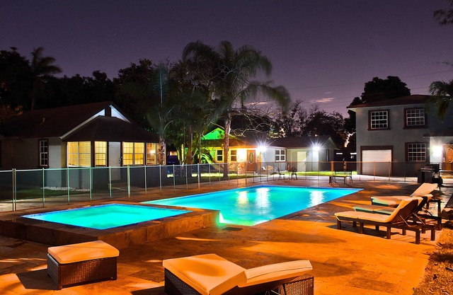 Rare 5-Home Luxury Compound Pool Hot Tubs Art Privacy Sleeps 16