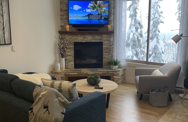 Rare Brand New Deluxe One Bedroom with Private Laundry, Private Deck with Views