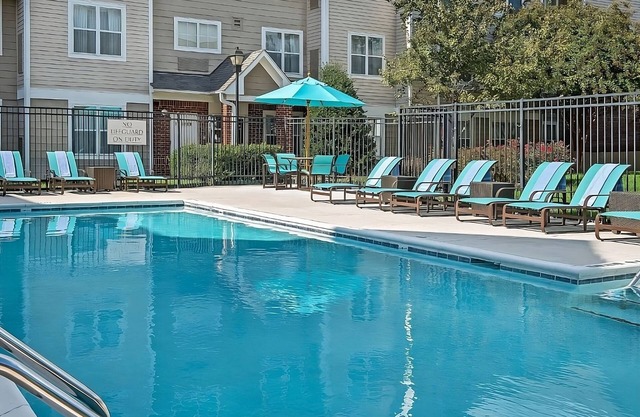 Rare Find! THREE Pet-friendly Units, Pool, Free Breakfast and Shuttle Service!
