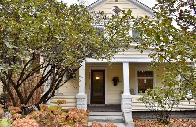 Rare Lake Harriet 4BR, great walking neighborhood yet min to downtown and MOA