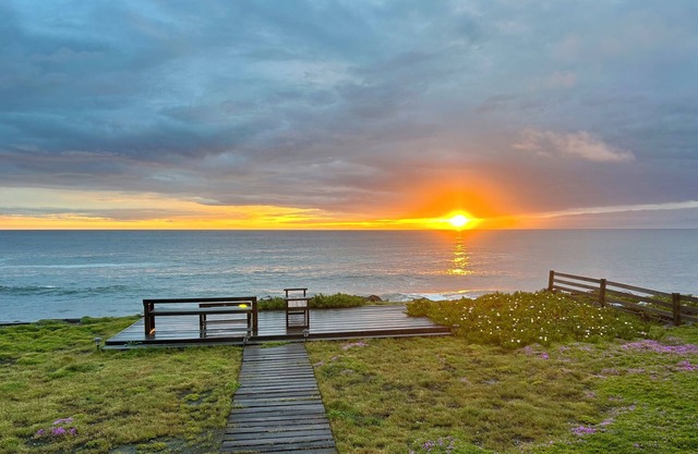 Rare Ocean-front near San Francisco. Sunsets, whale watching in seaside luxury