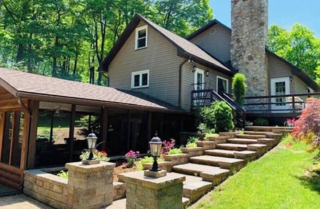 Raystown Mountain Escape - Views & Relaxing Spaces