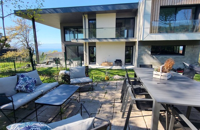 Recent 5-bedroom villa