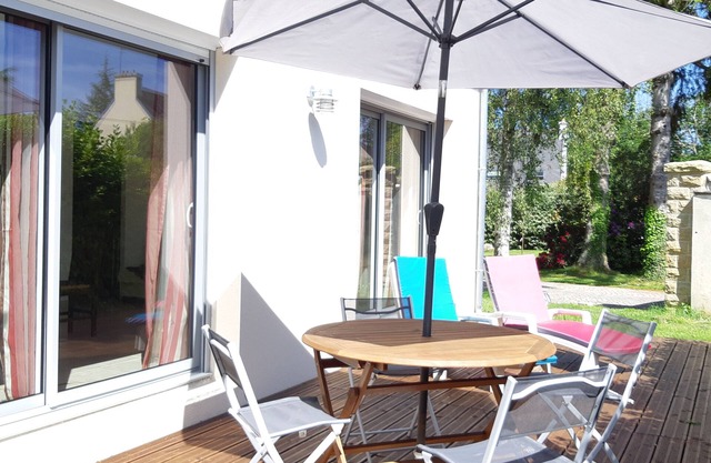 Recent house, any comfort, in a calm and wooded quarter, close to the sea.