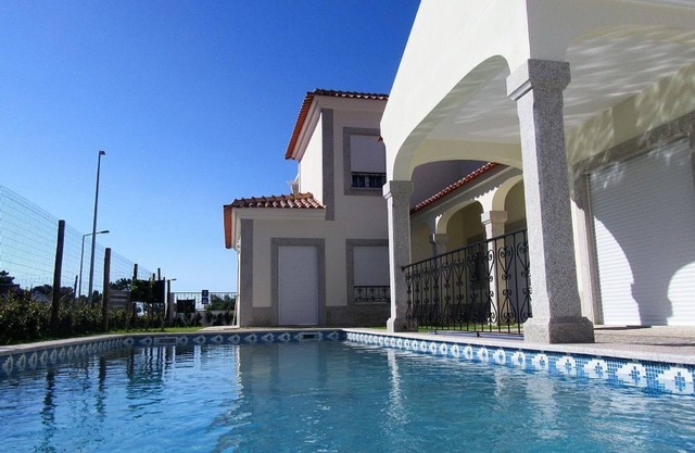 Recent house with lagoon views 100 meters from the beach