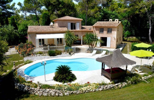 Recent villa 8 pers 4 suites; near Antibes, Nice, Vence, and 4 golf courses