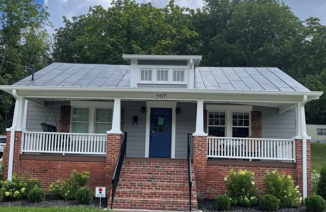 Recently updated Park Street Cottage with garage in Downtown Greeneville, TN.