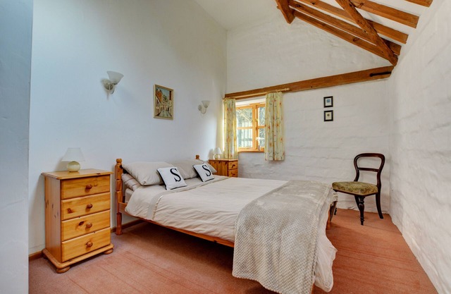 Rectory Barn - Three Bedroom House, Sleeps 6