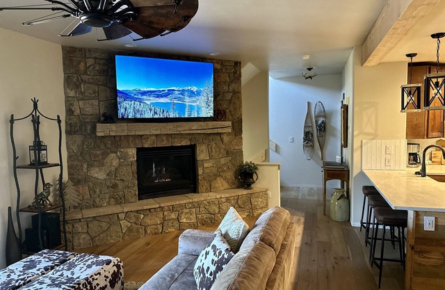 Red Buffalo Lodge at Lookout Ridge, Dillon CO. Within 30 min of 6 ski resorts!