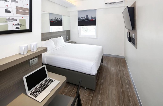 Red Planet Cubao Aurora Boulevard