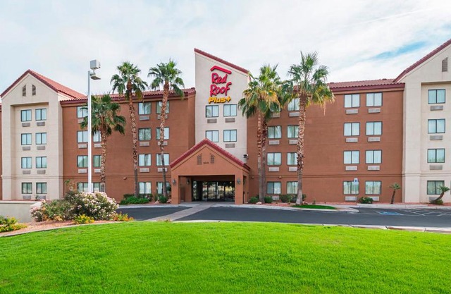 Red Roof Inn PLUS + Phoenix West
