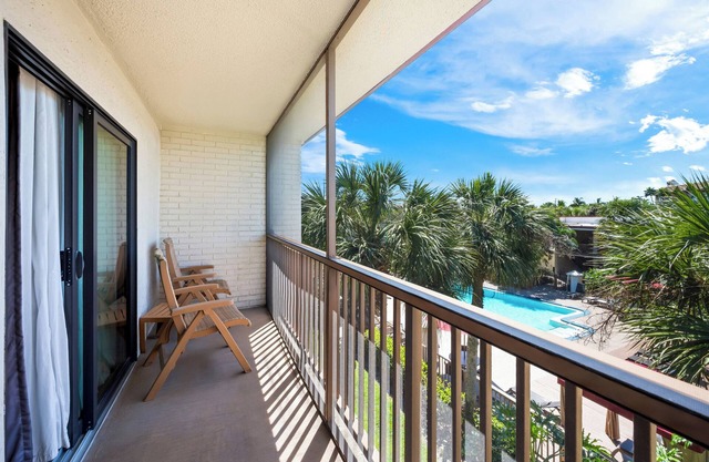 Red Roof Inn PLUS+ & Suites Naples Downtown-5th Ave S