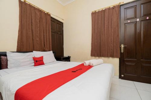 RedDoorz At Graha 99 Simomulyo