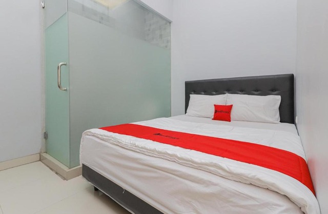 RedDoorz at Ngaggel Jaya Surabaya