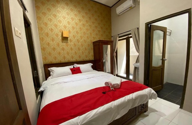 RedDoorz near Mojokerto Train Station