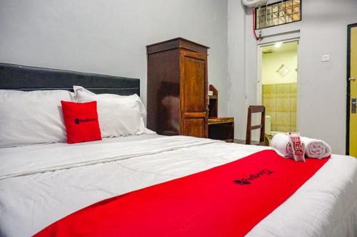 RedDoorz near Penimbangan Beach Singaraja