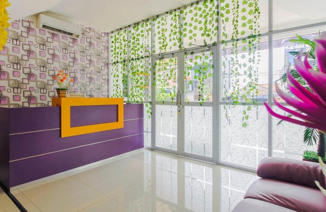 RedDoorz Plus near Stasiun Bekasi
