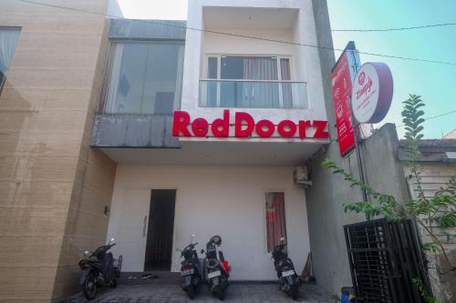 RedDoorz Syariah Near Simpang Lima Semarang