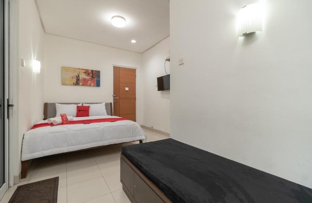 RedDoorz @ Tirta Mansion Karawaci