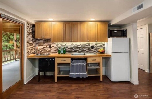 Redmond, 2 Bedroom with Trickling Sound of Creek!n
