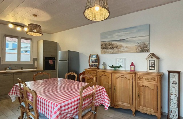 REDUCTIONS : LA COTINIERE HOUSE 50 M FROM THE FISHING PORT