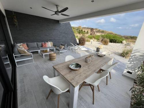 Reef View - Luxury apartment with seaview and pool