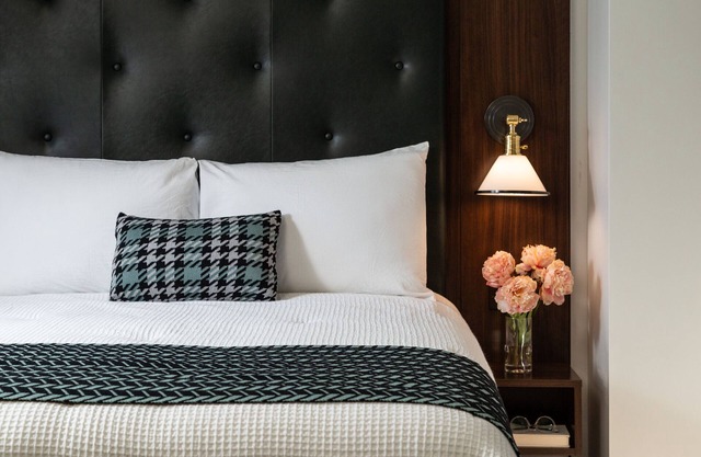 Refined and Cozy in Boutique, Historic Hotel Close to Restaurants, Shops & More!