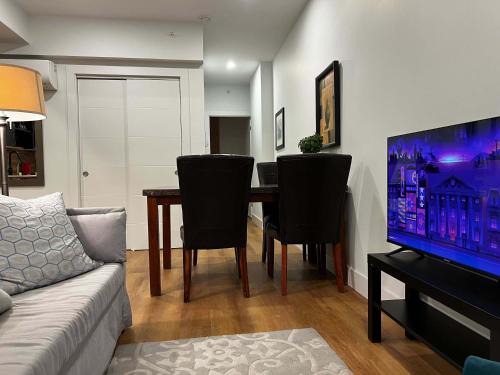 Refined City Living, Unit 606