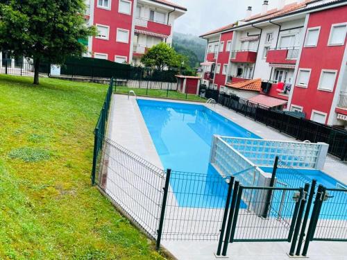 Reformado con Piscina y Jardín
