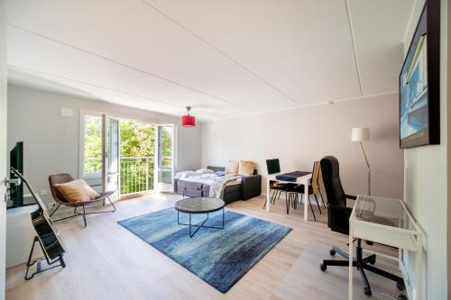 Refurbished and spacious 1 bedroom apartment