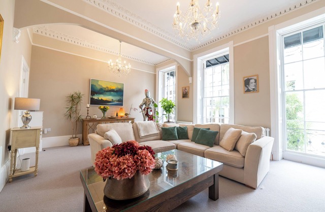 Regency Grandeur in Cheltenham sleeps 15