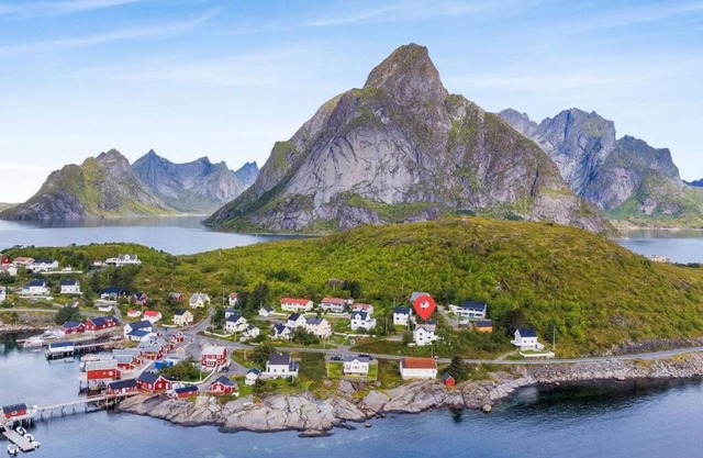 Reine Fishermans House - Mountain & Seaview