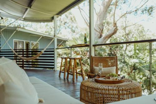 Reinwood Retreat - A home Nestled in the Treetops of a Rainforest