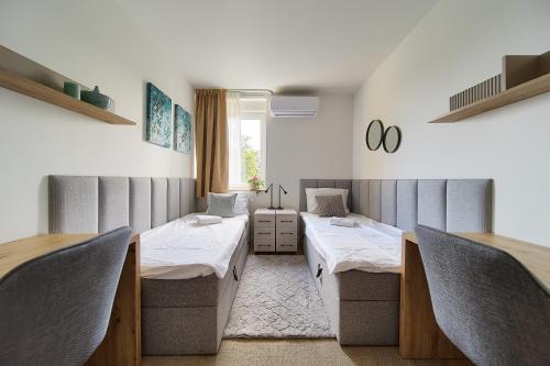 Reja Comfy Elegance Apartment by BookingHost