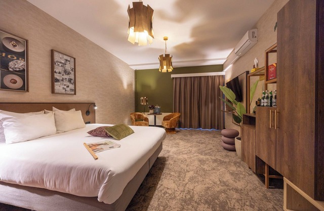 Relax and Unwind: Cycling Nearby, Game Room, Indoor Pool, Trails & Free Parking